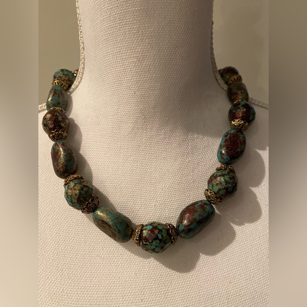 BEAUTIFUL!!!   Turquoise and brown bead necklace